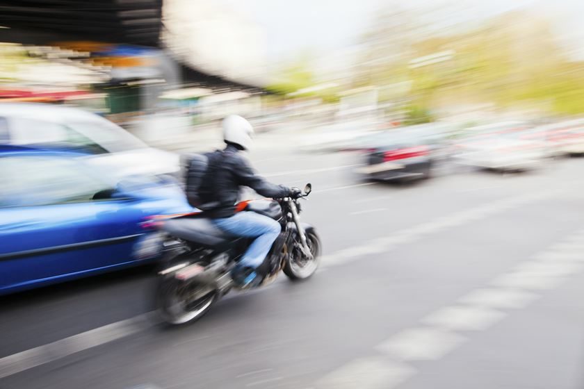 Motociclista fica ferido após grave acidente na Vila Brasília em Aparecida de Goiânia