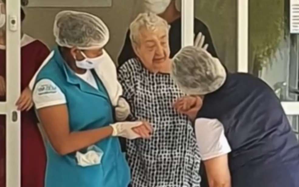 Idosa goiana de 104 anos se cura da Covid-19 após vinte dias de tratamento