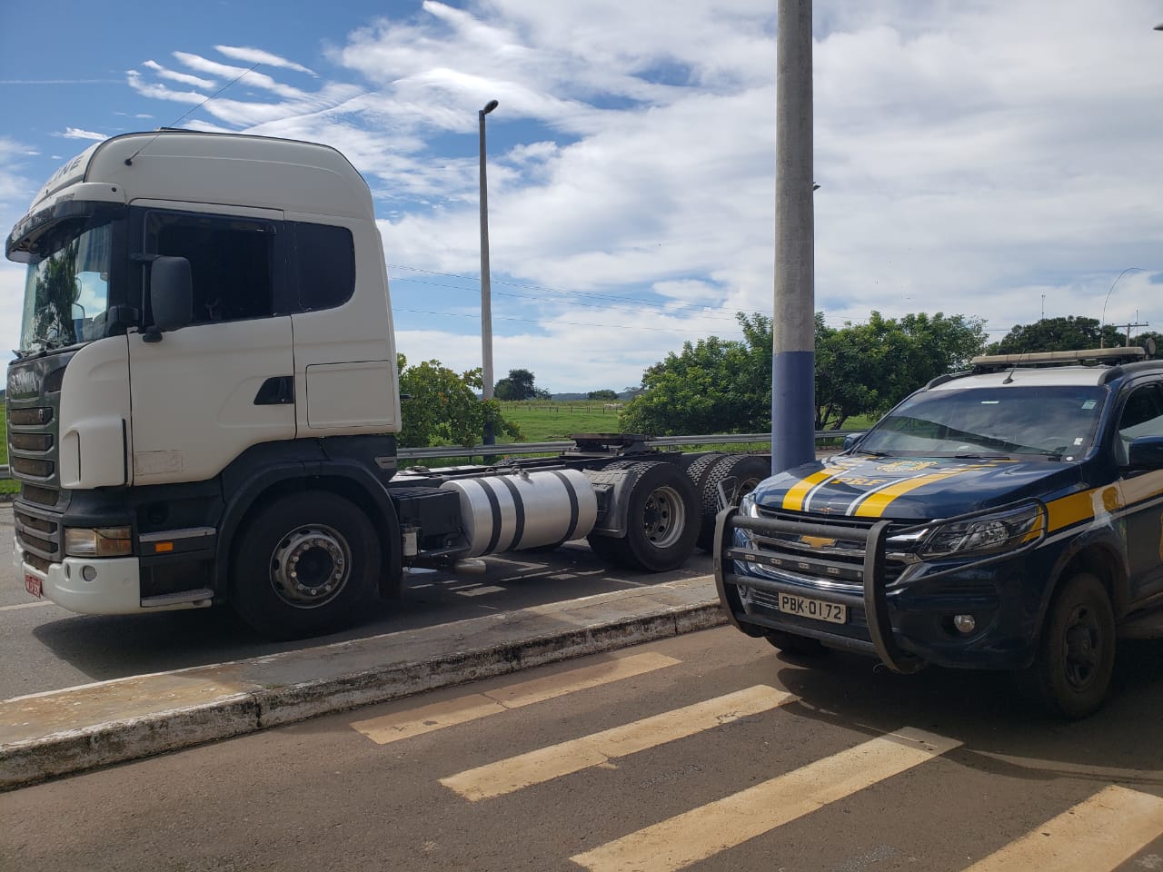 PRF recupera caminhão roubado na BR 153, em Morrinhos