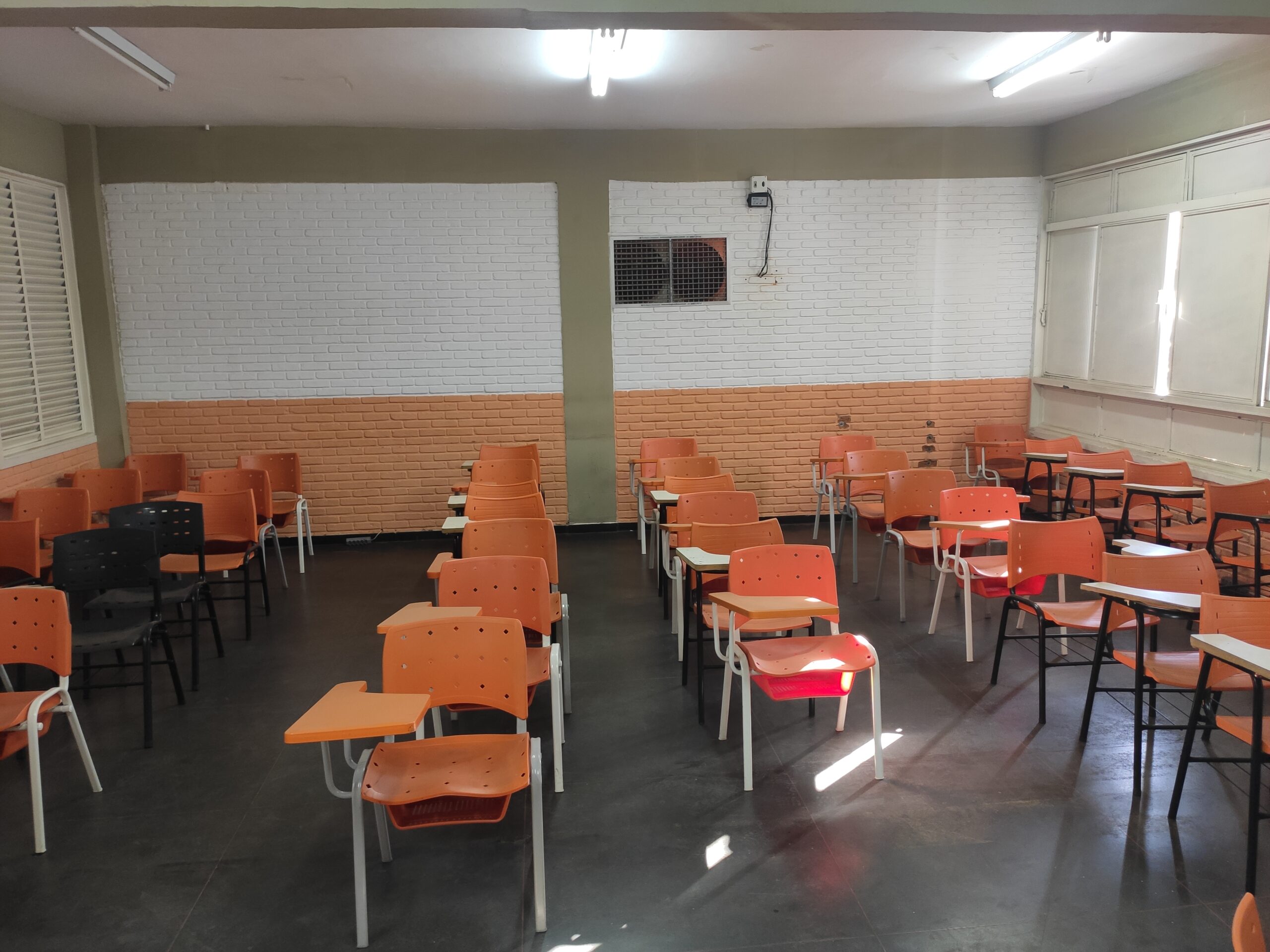 Justiça proíbe abertura de 60 escolas, mas outras 6 são autorizadas à reabrir