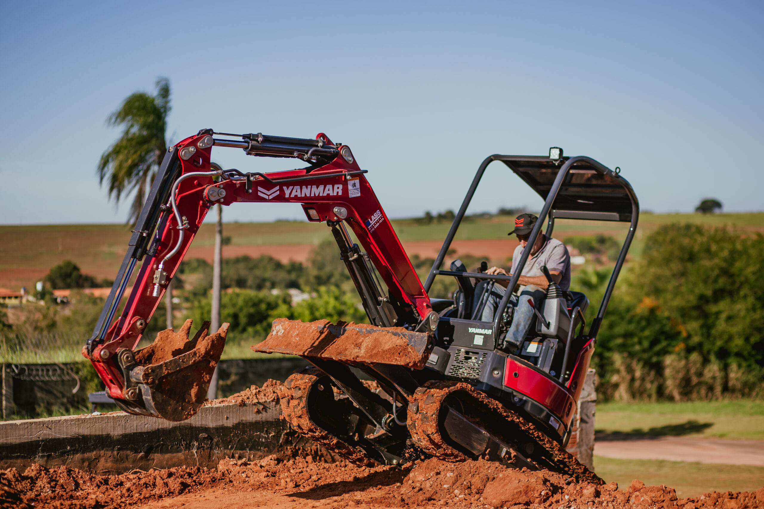 Concessionária goiana expõe linha de maquinário compacto na Construtec em Goiânia