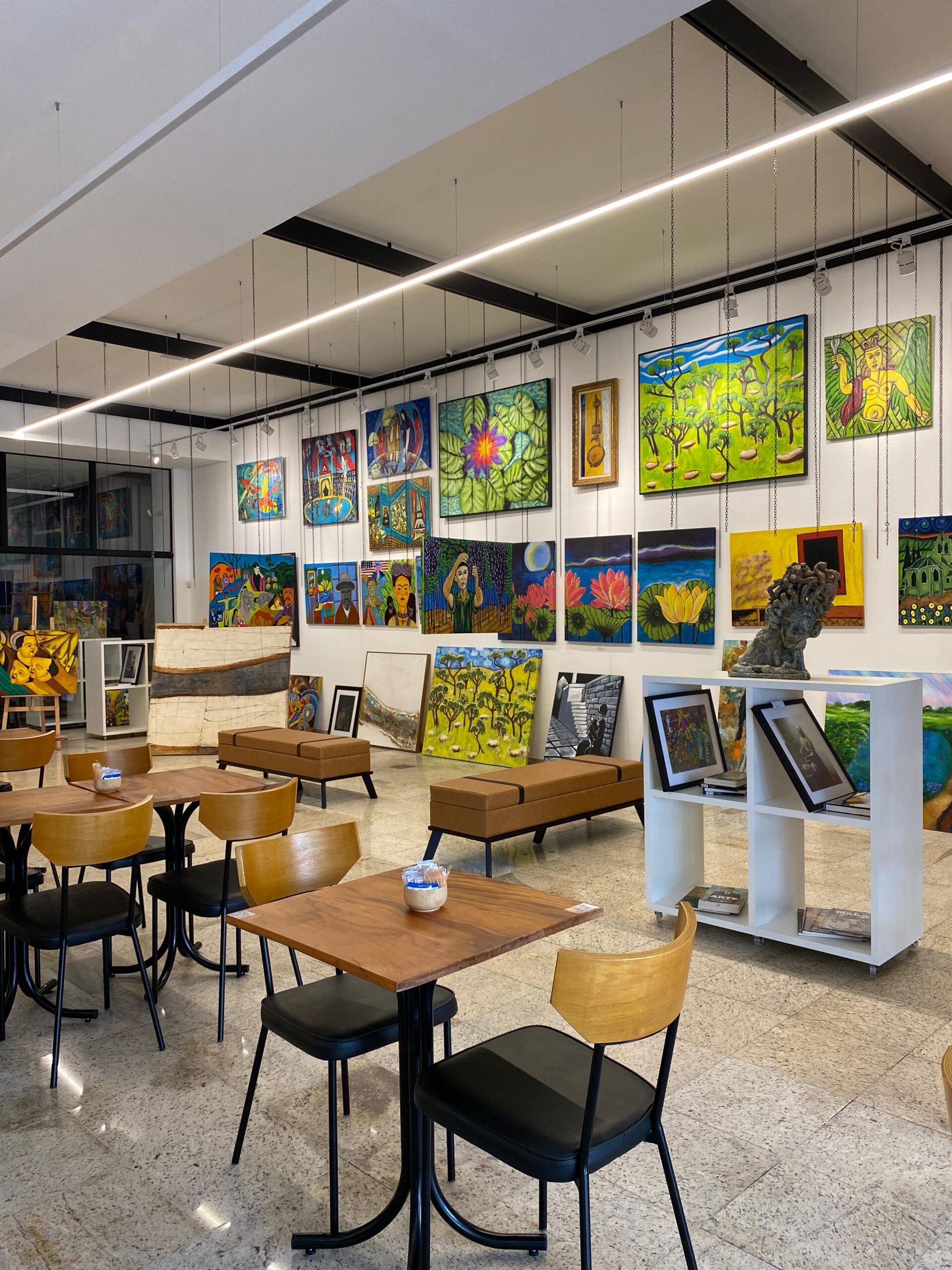 Goiânia ganha nova galeria que reúne arte e um charmoso café