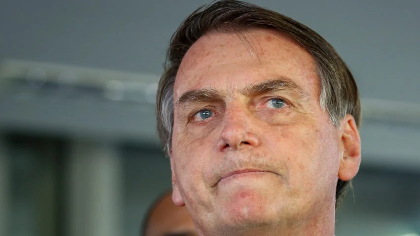 Bolsonaro diz que, reeleito, ‘resolve a questão’ dos decretos de armas