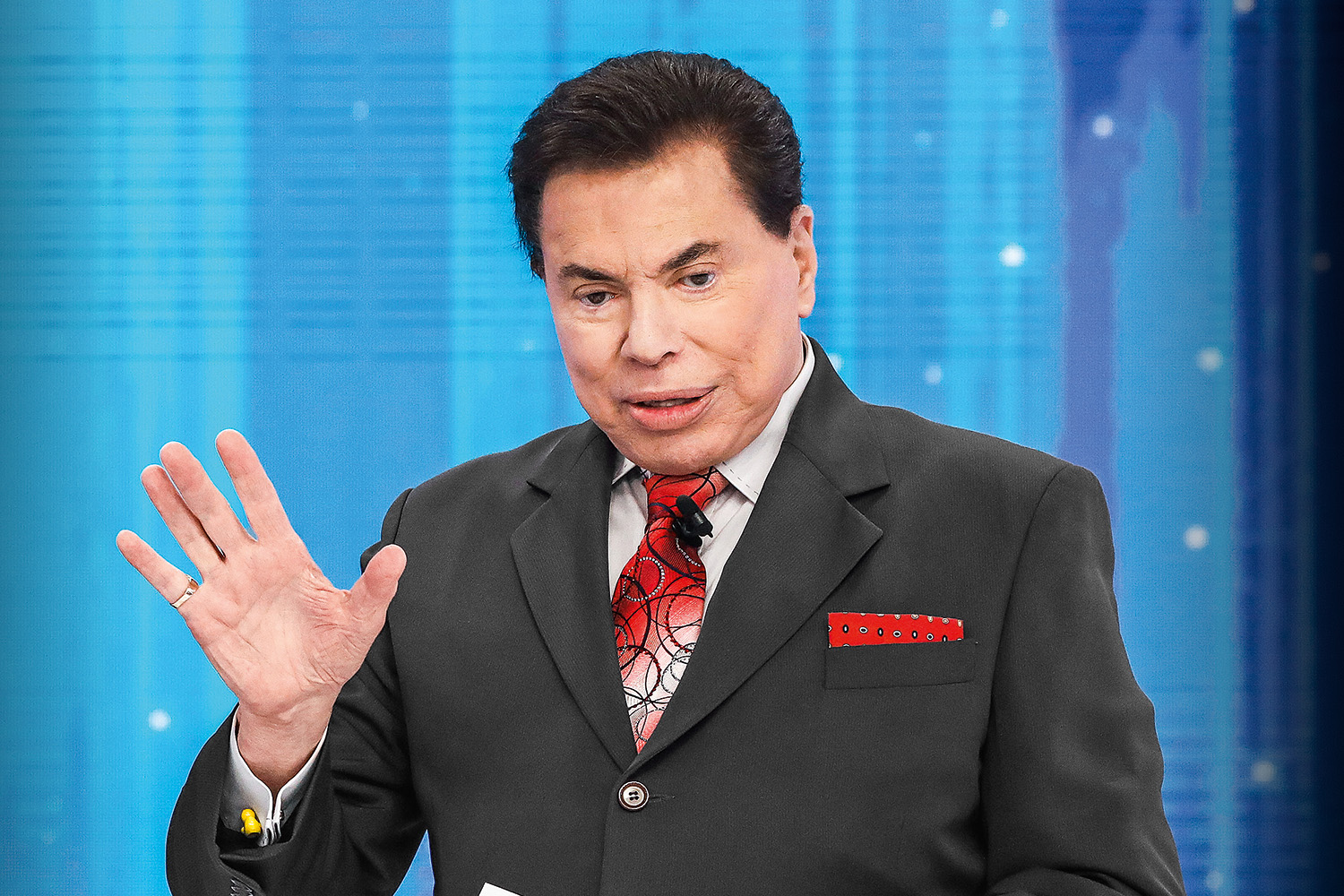 Silvio Santos é internado com Covid-19