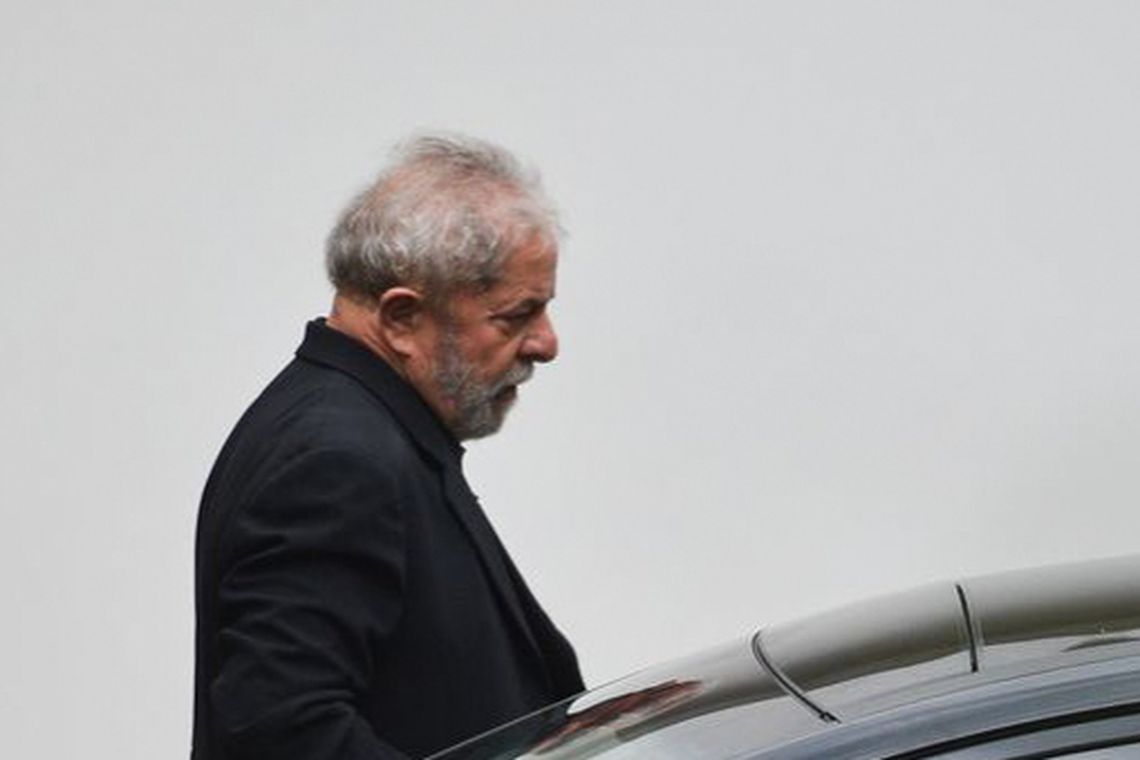 Lula é condenado a 12 anos de prisão em processo sobre sítio