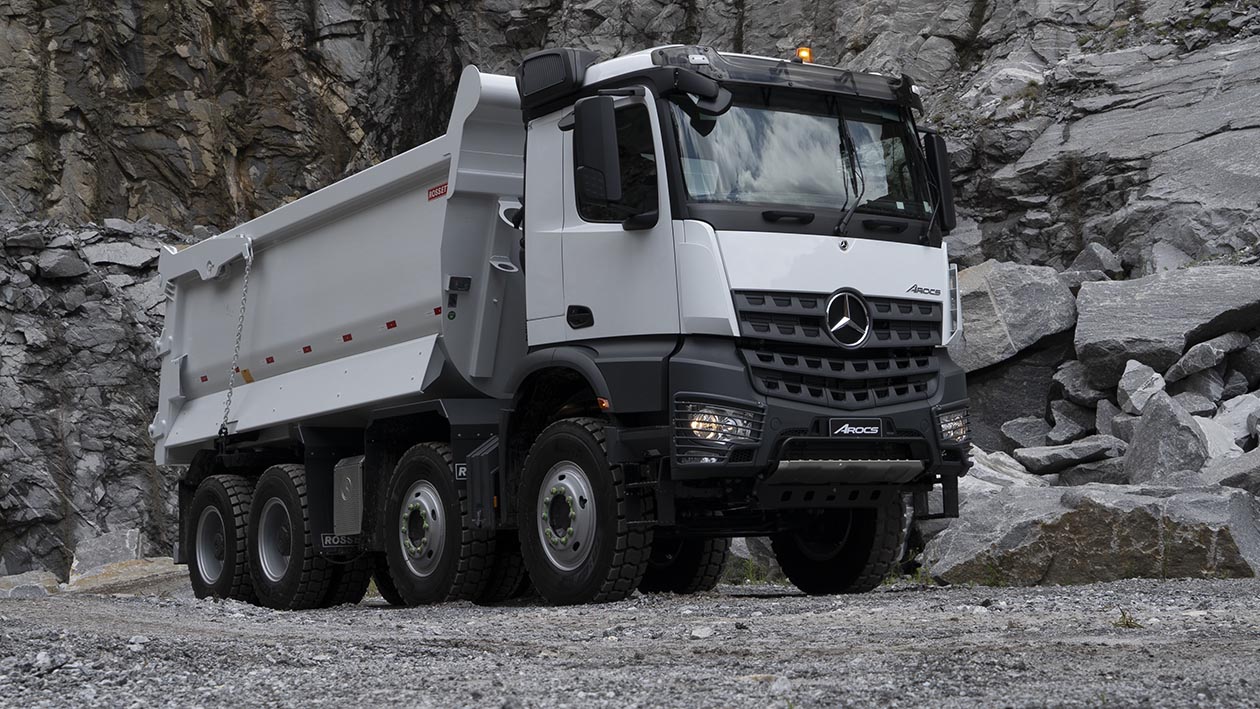 Mercedes-Benz lança o gigante off-road Arocs 8×4