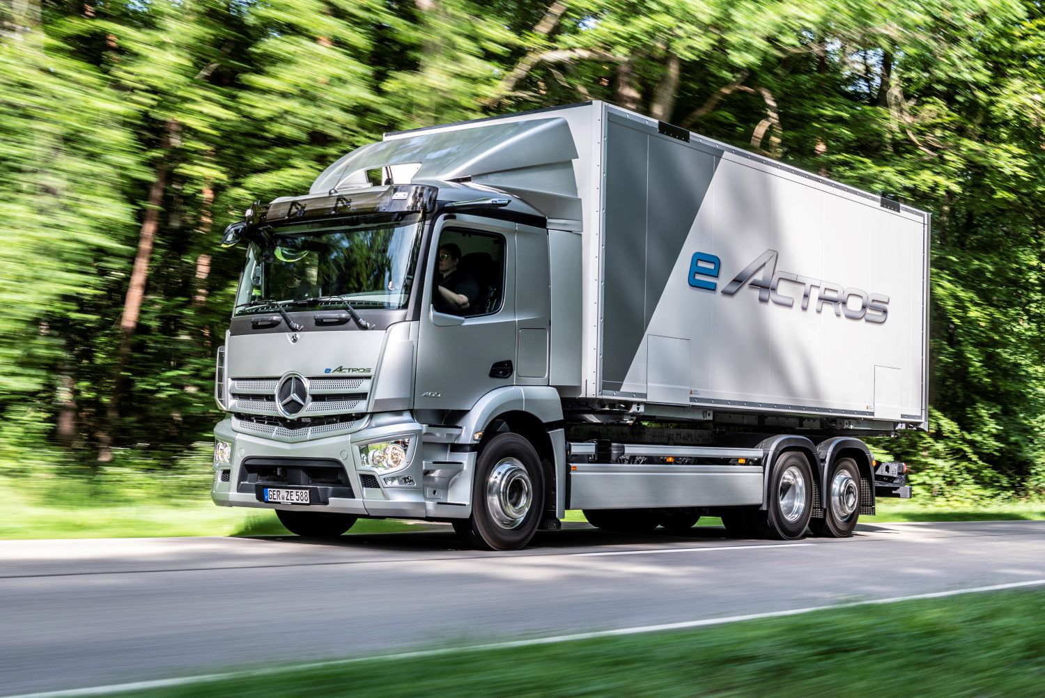 Mercedes-Benz eActros elétrico começa ser produzido este ano