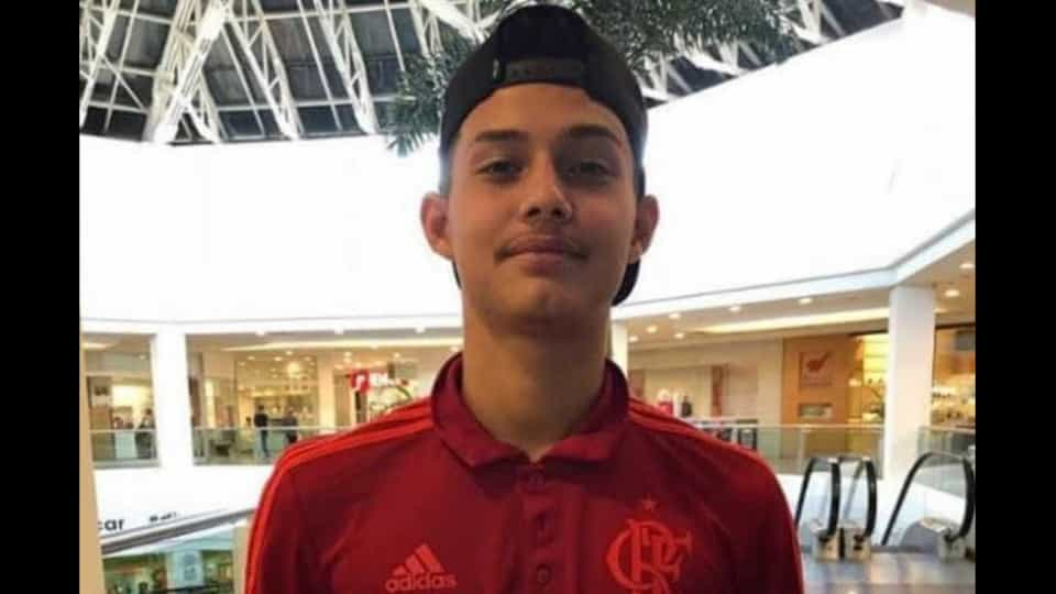 Atleta do Flamengo ferido em incêndio deixa CTI