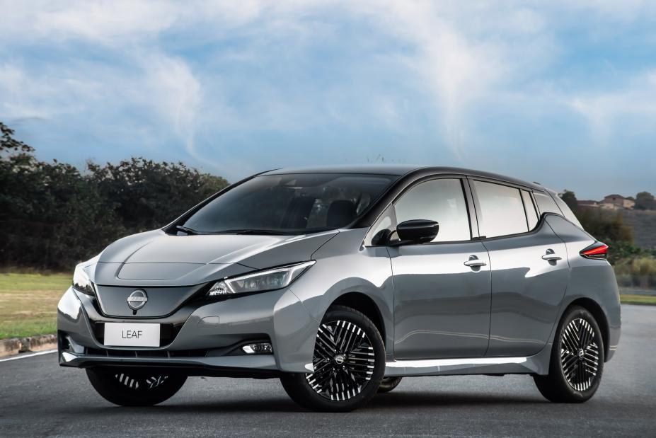 Nissan LEAF 2023 renova o visual e fica mais equipado