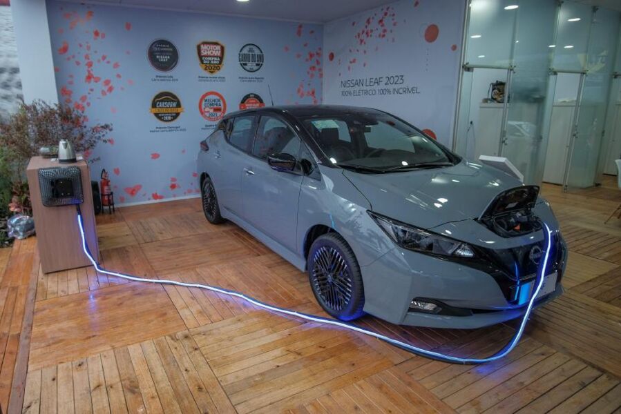 100% elétrico, Nissan LEAF abastece casas e escritórios com a energia