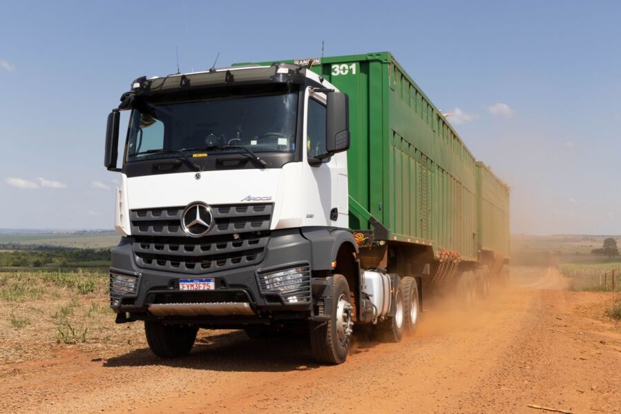 Mercedes-Benz Arocs 2023 ganha reforço nas operações fora de estrada