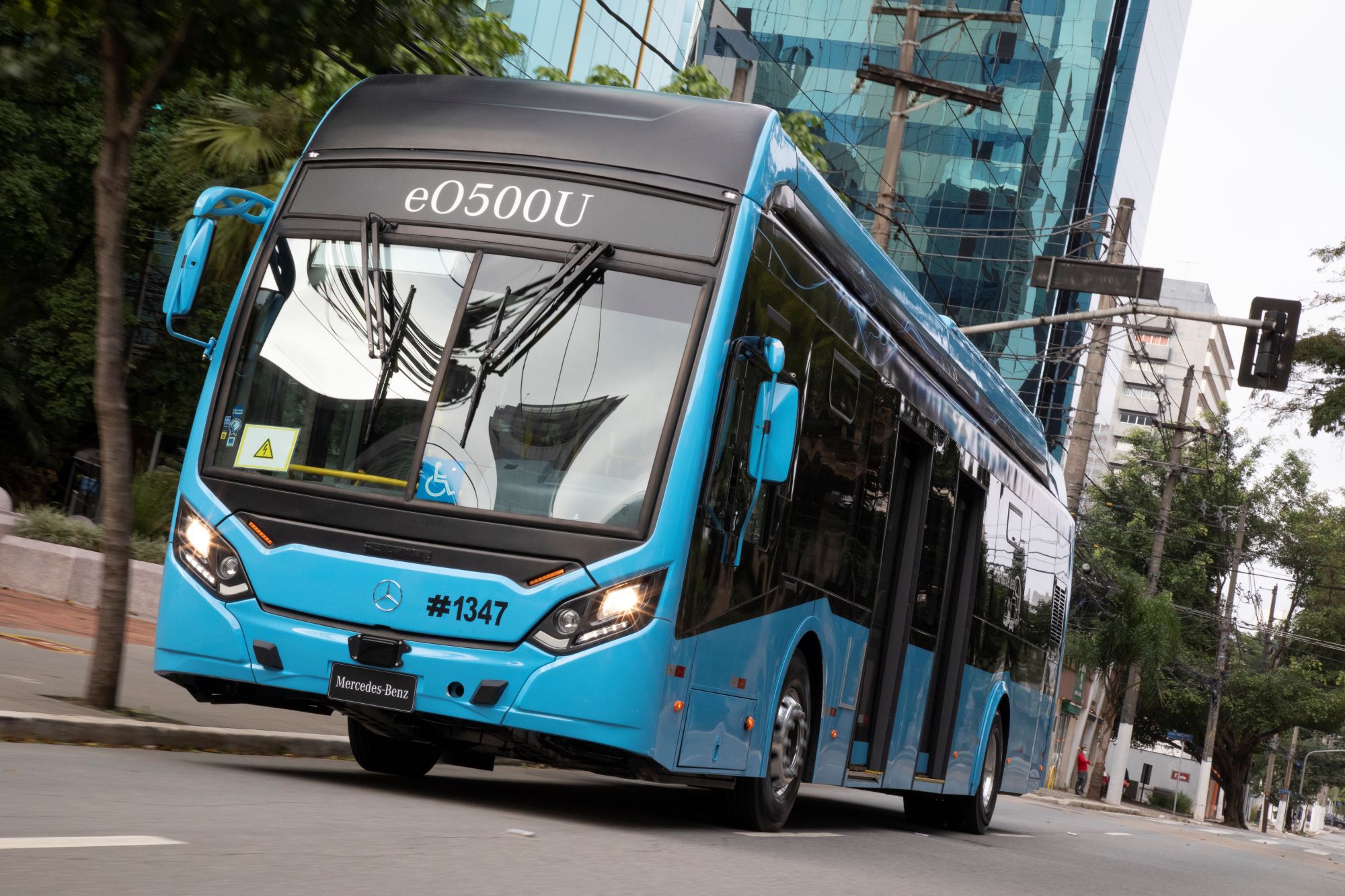 Eletromobilidade: Mercedes-Benz começa uma nova fase com ônibus elétrico e0500U