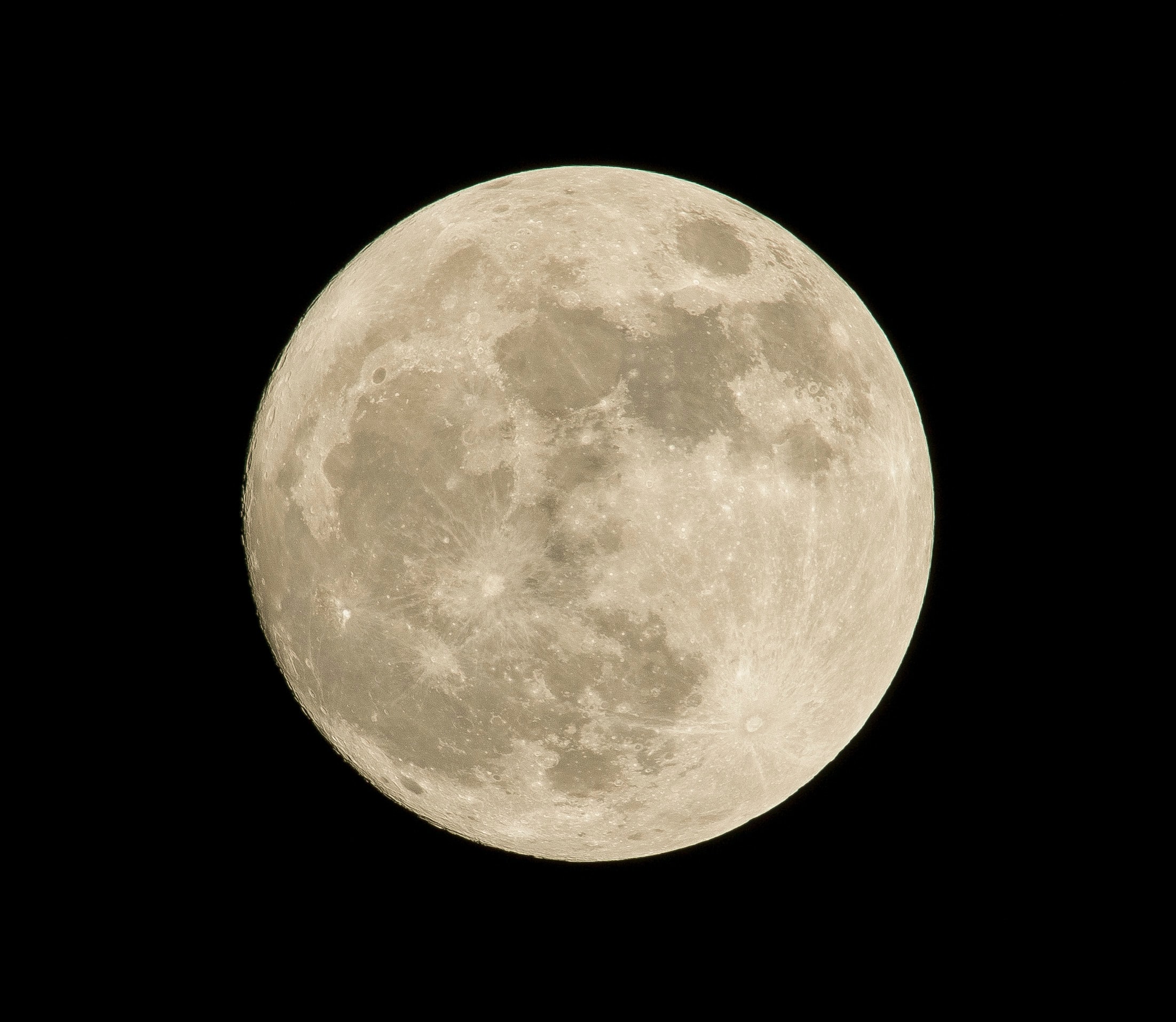 Maio promete superlua e chuva de meteoros