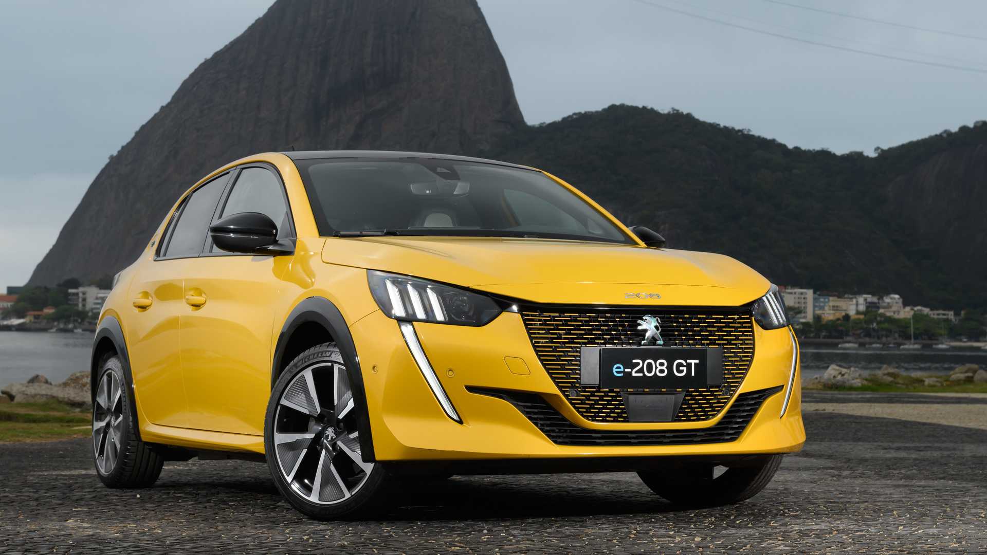 Peugeot e-208 GT é lançado no Brasil com preço de R$ 244.990