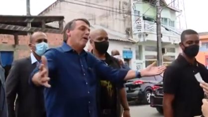 “Pode tirar a máscara, moleque”, dispara Bolsonaro a criança