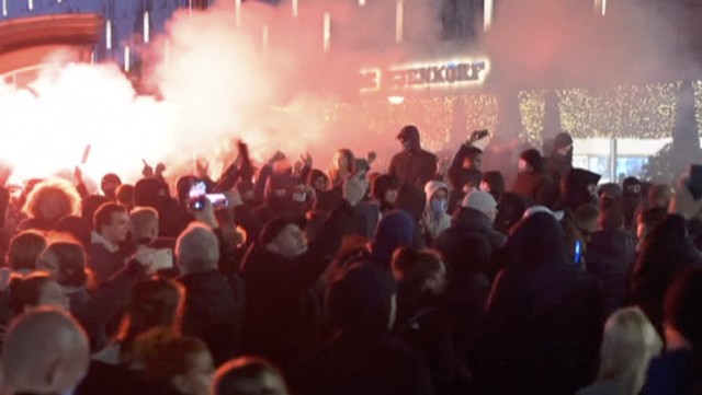 Protesto contra lockdown na Holanda deixa feridos e presos