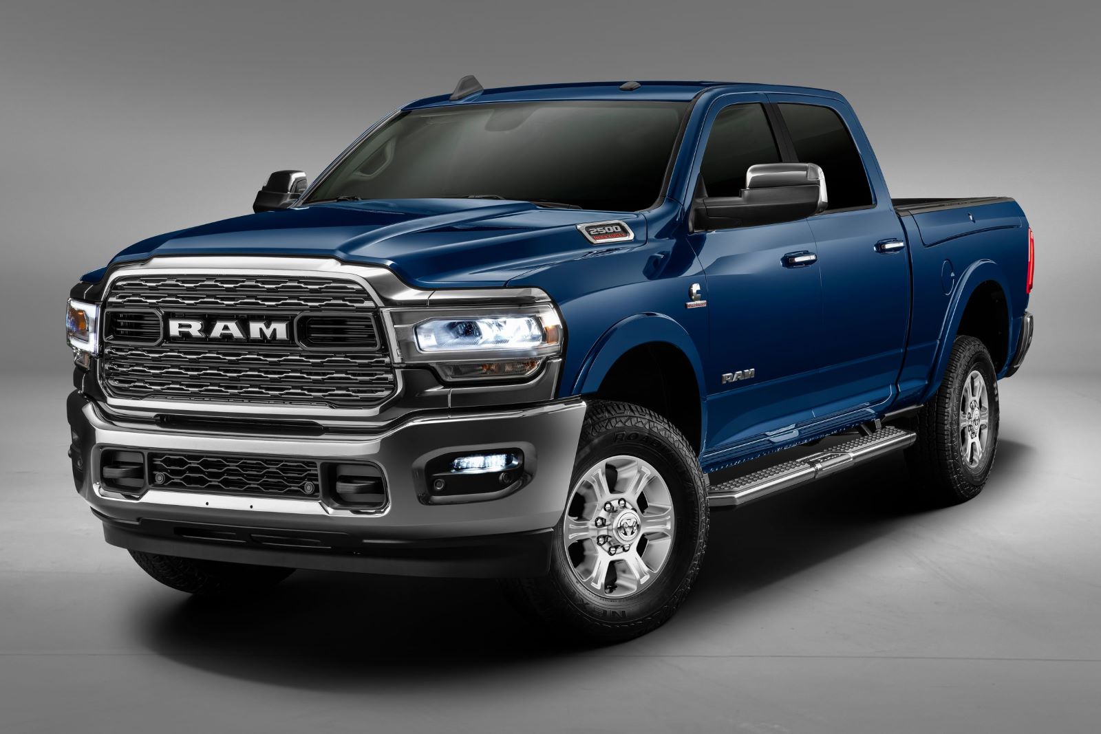 Ram 2500 Laramie 2021 chega às revendas com preço de R$ 397.990