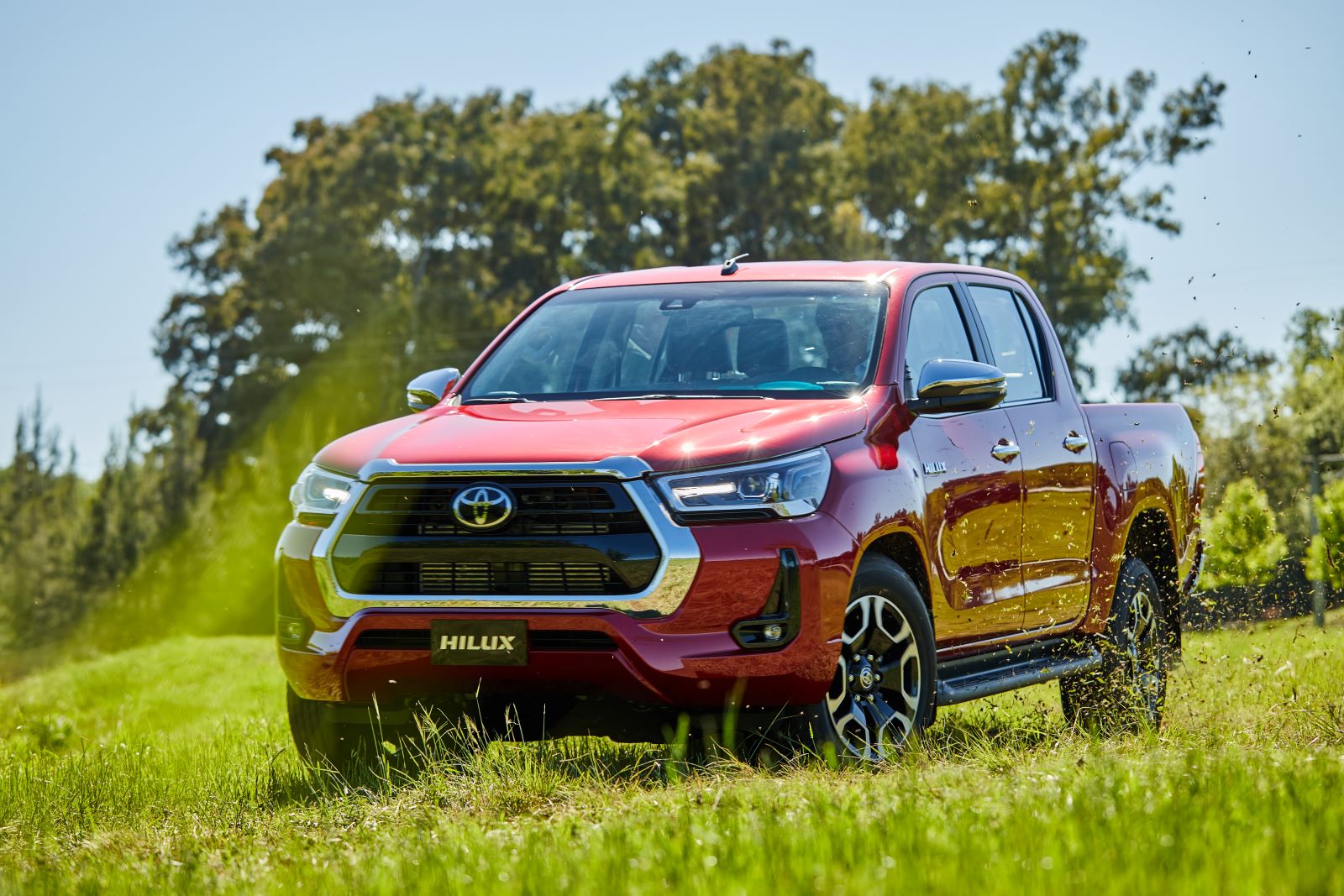 Toyota Hilux 2022 fica mais equipada e abandona motor flex