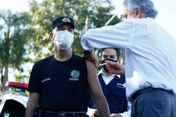 STF suspende decisão de vacinação para policiais e bombeiros em Goiás