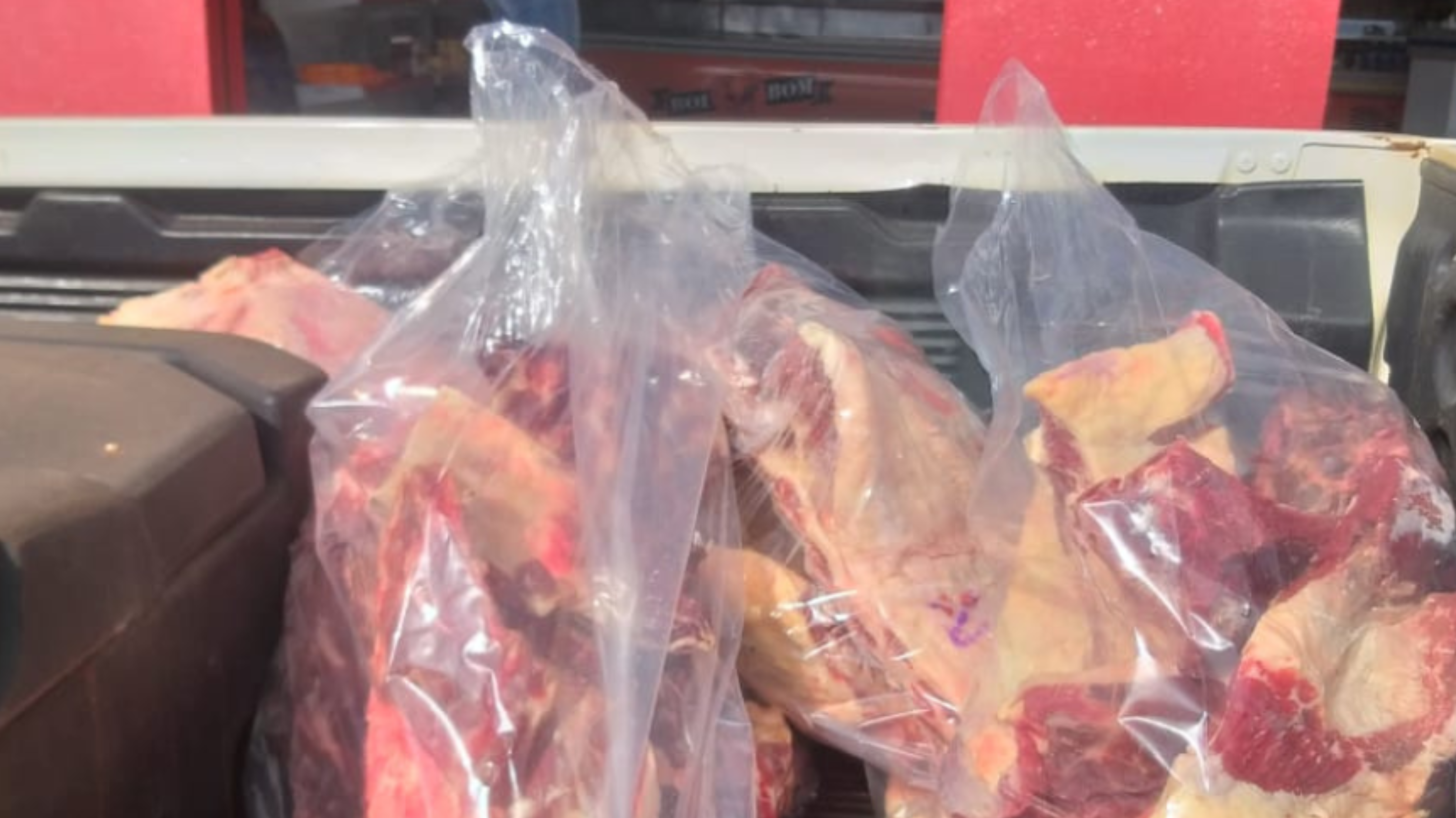 Fiscalização apreende quase 100 quilos de carnes sem procedência em Santa Helena de Goiás