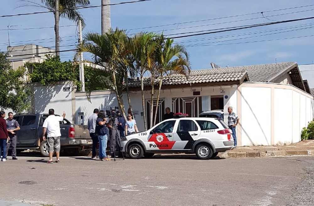 Ladrões vestidos de policiais roubam casa de vereador