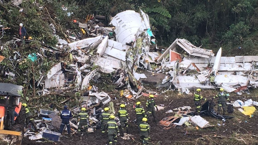 Comissária de voo da tragédia da Chapecoense é presa