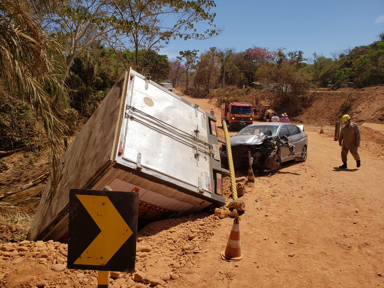 Grave acidente entre caminhão e veículo deixa um morto em Israelândia