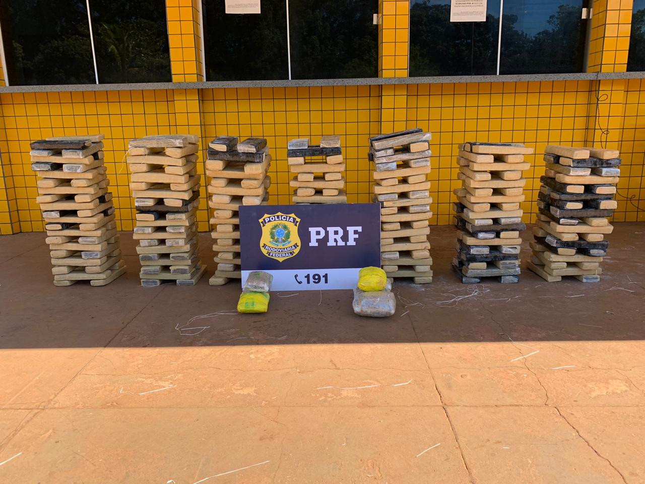 PRF apreende mais de 200 kg de maconha, em Jataí