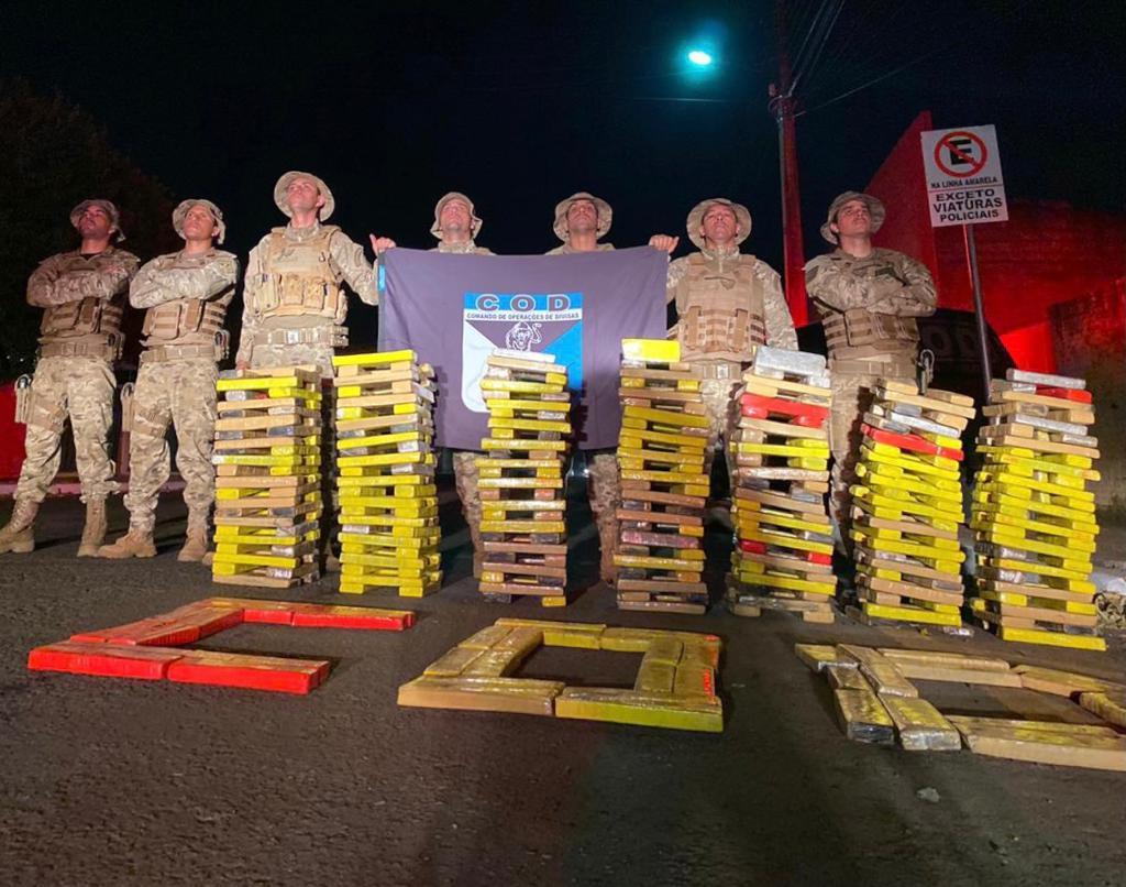 COD prende traficante que transportava meia tonelada de drogas dentro de carro