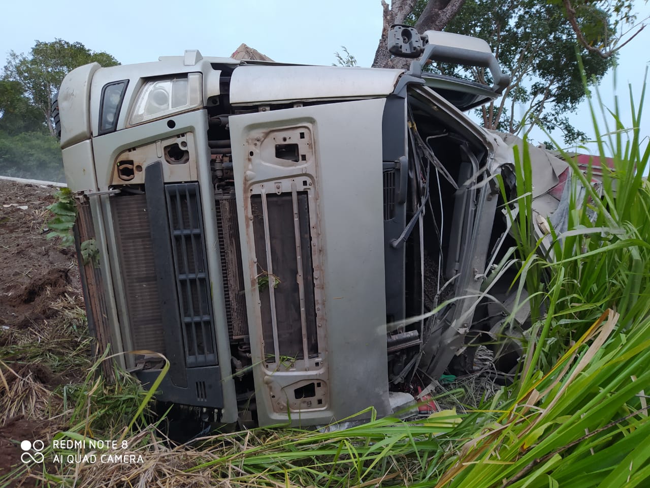 Colisão interdita BR-153 em Campinorte