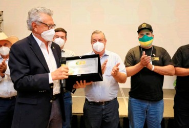 Caiado recebe homenagem do  setor agropecuário em Anápolis