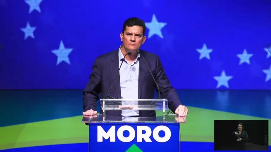 Bolsonaro proibiu Moro de falar sobre caso de Flávio Bolsonaro, revela ex-ministro