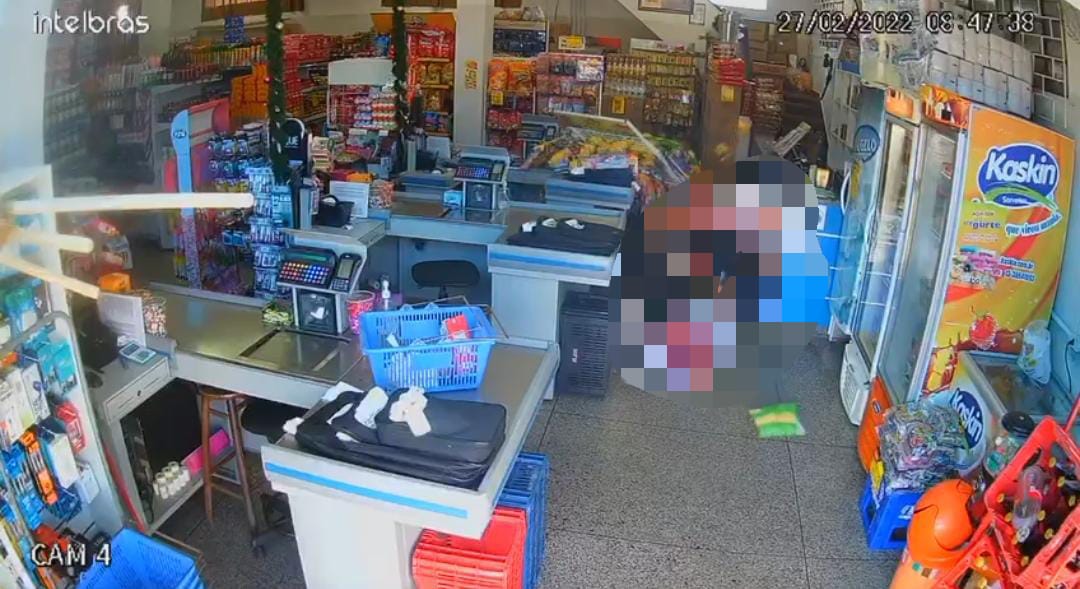 Suspeito de matar o pai com um facão dentro de supermercado é preso