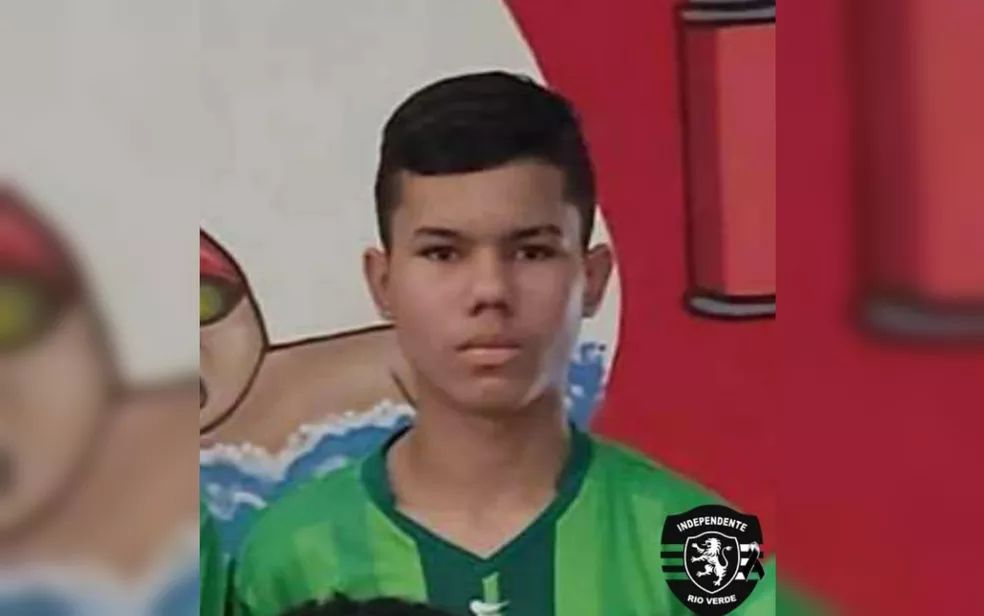 Rio Verde: Jogador de futebol de 14 anos morre durante partida