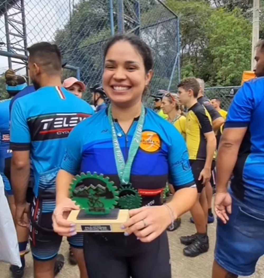 Ciclista morre atropelada em avenida