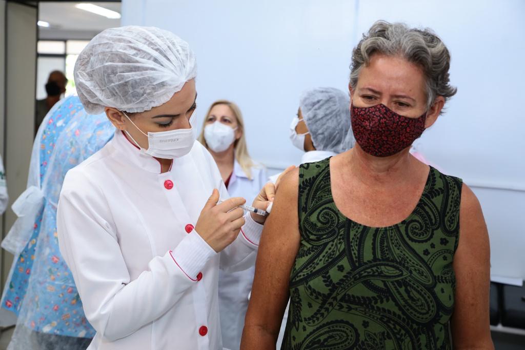 Goiânia e Aparecida começam a aplicar a quarta dose da vacina contra Covid-19 nesta terça-feira (21)