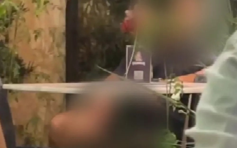 Homem é preso suspeito de se masturbar em restaurante