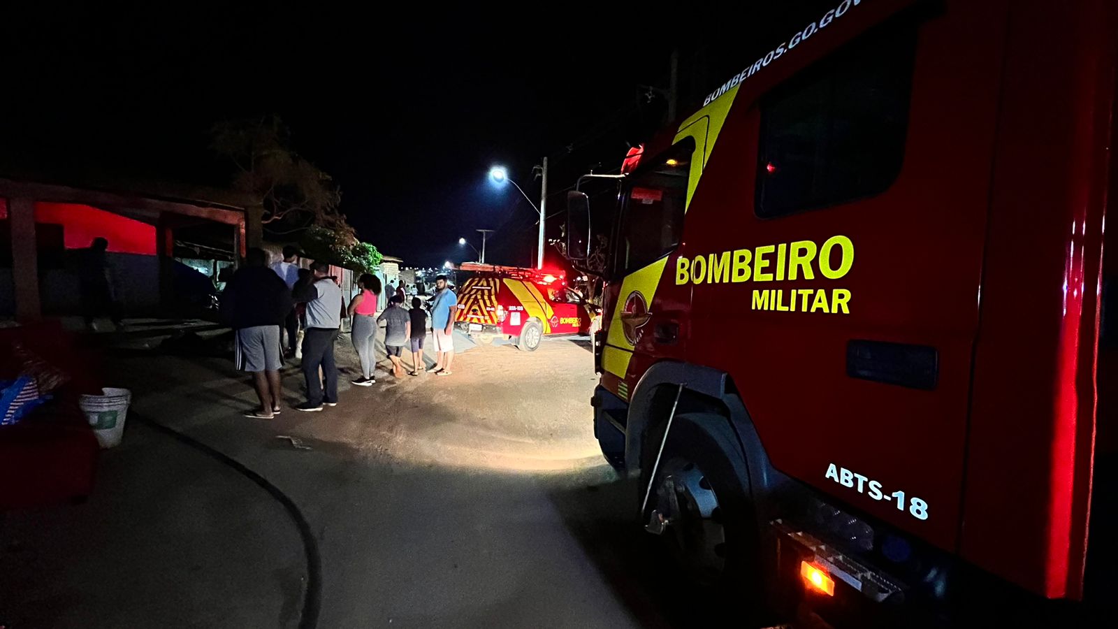 Em  Catalão, Corpo de Bombeiros é acionado para combater incêndio em residência