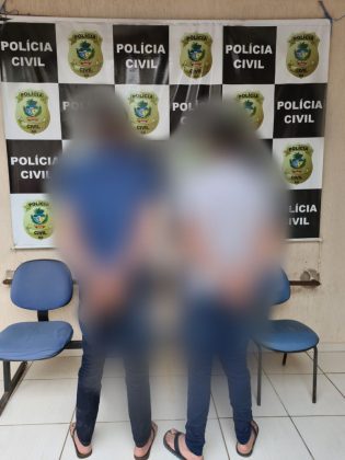 Pai e filho são presos suspeitos de homicídio em bar