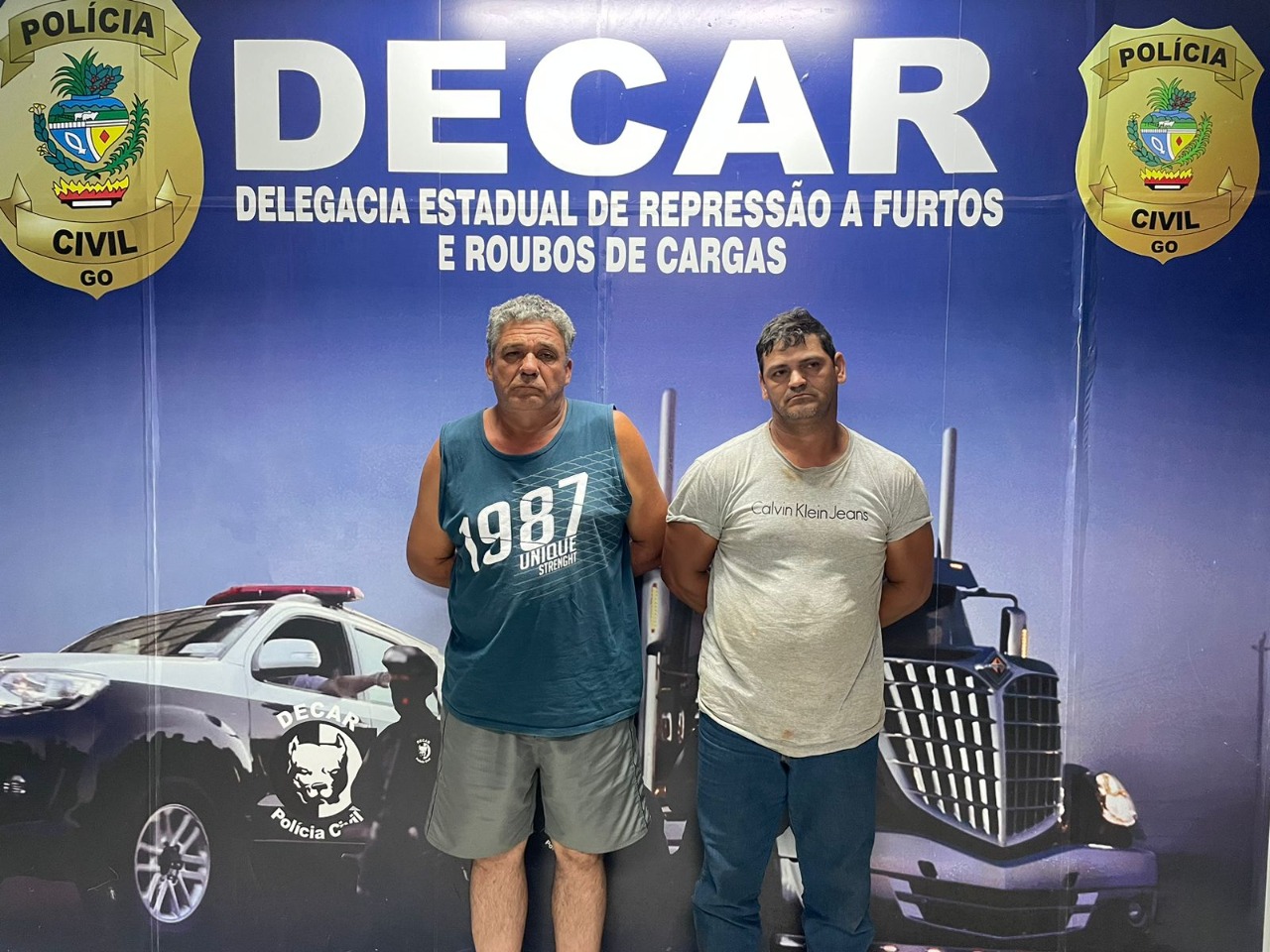 Dois homens são presos suspeitos de desviar e revender cargas de conhaque