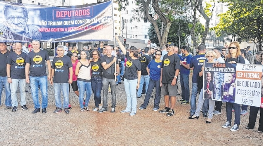 TCE suspende licitação para contratar empresa de placas