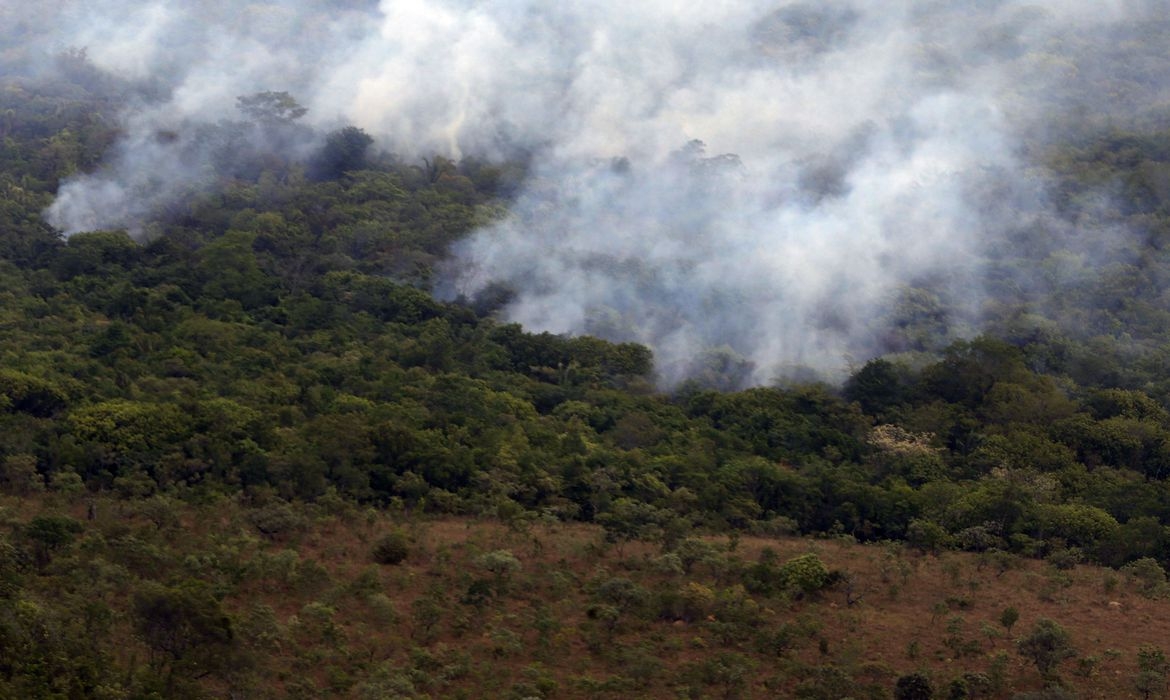 Incêndio já dura mais de 4 dias na Chapada dos Veadeiros