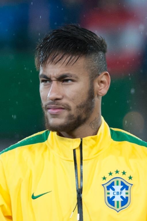 Neymar é multado em R$ 3,8 milhões