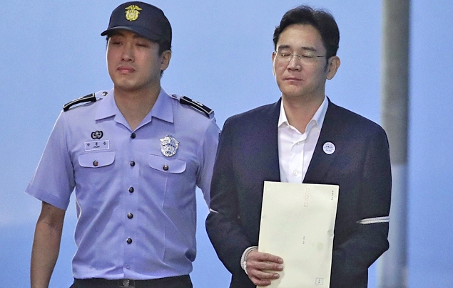 Herdeiro da Samsung é condenado a 5 anos de prisão na Coreia do Sul