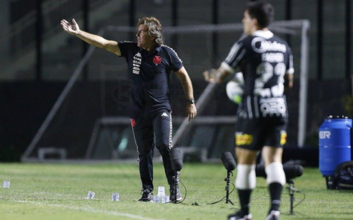 Corinthians vence por 2 a 1 o Vasco, em São Januário