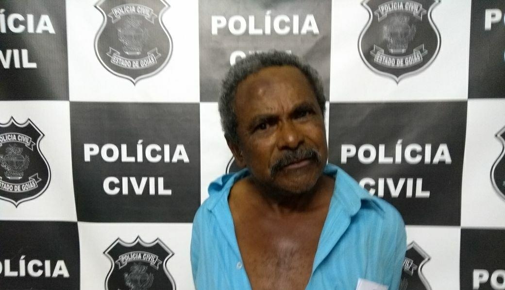 Homem é preso enquanto agredia a mulher no meio da rua