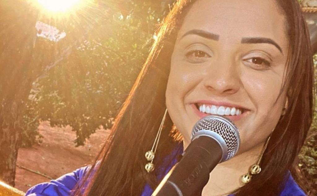 Cantora denuncia ex-empresário em Goiânia