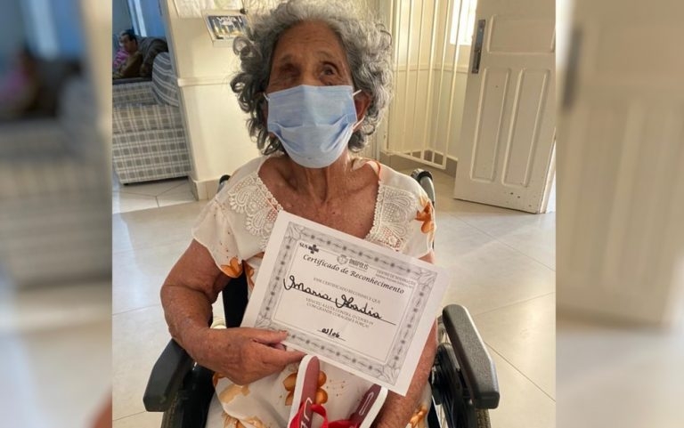 Aos 102 anos, moradora de abrigo em Anápolis vence a Covid-19