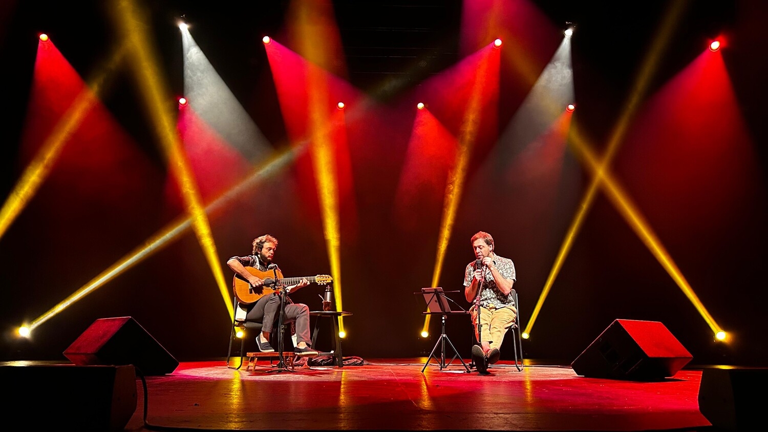 Antônio Zambujo e Yamandú Costa Encantam com Clássicos da Música Brasileira e Portuguesa