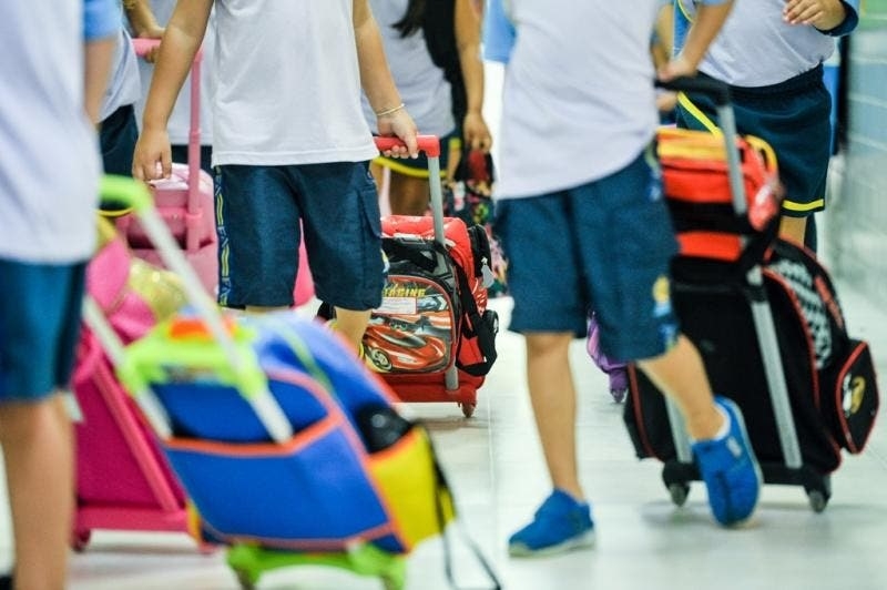 Cuidado com a mochila na volta às aulas